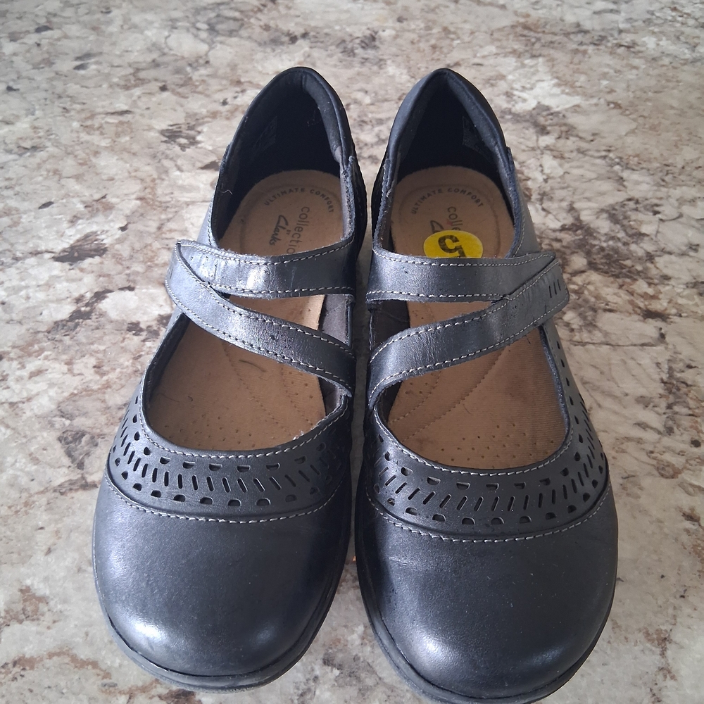 Clarks Mary Janes Size 5 Lightly used